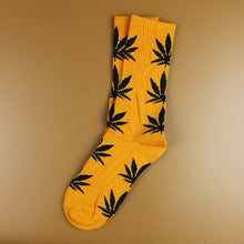 Load image into Gallery viewer, Weed Patterned Socks