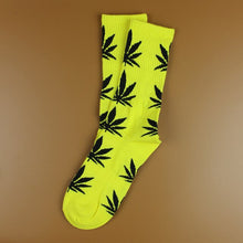 Load image into Gallery viewer, Weed Patterned Socks